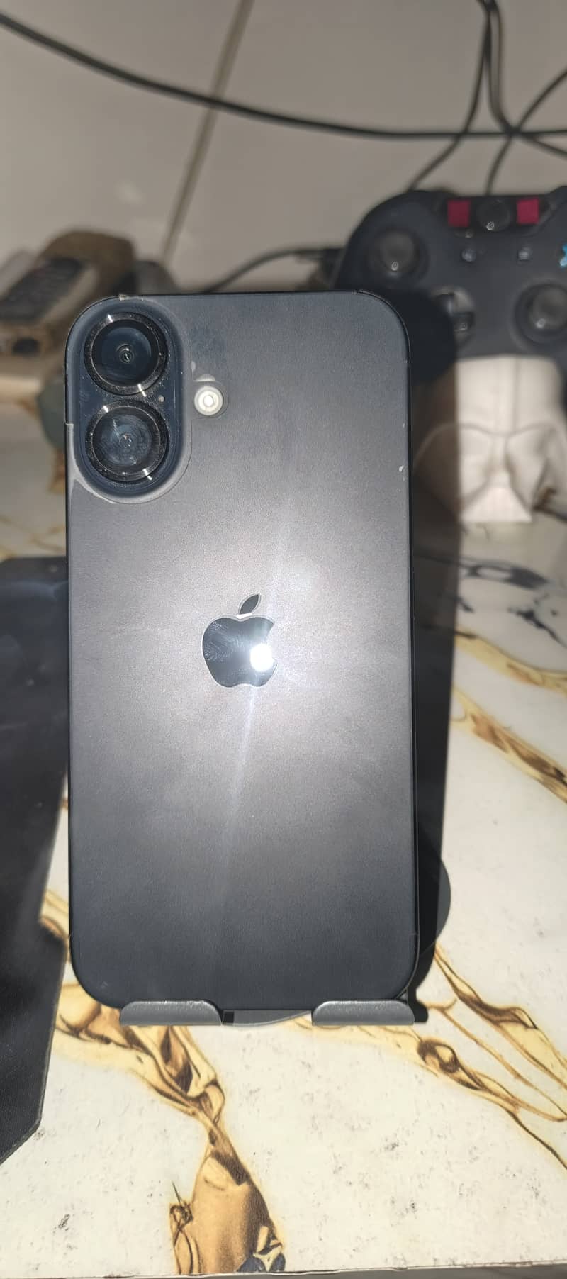 Apple iPhone 16 5