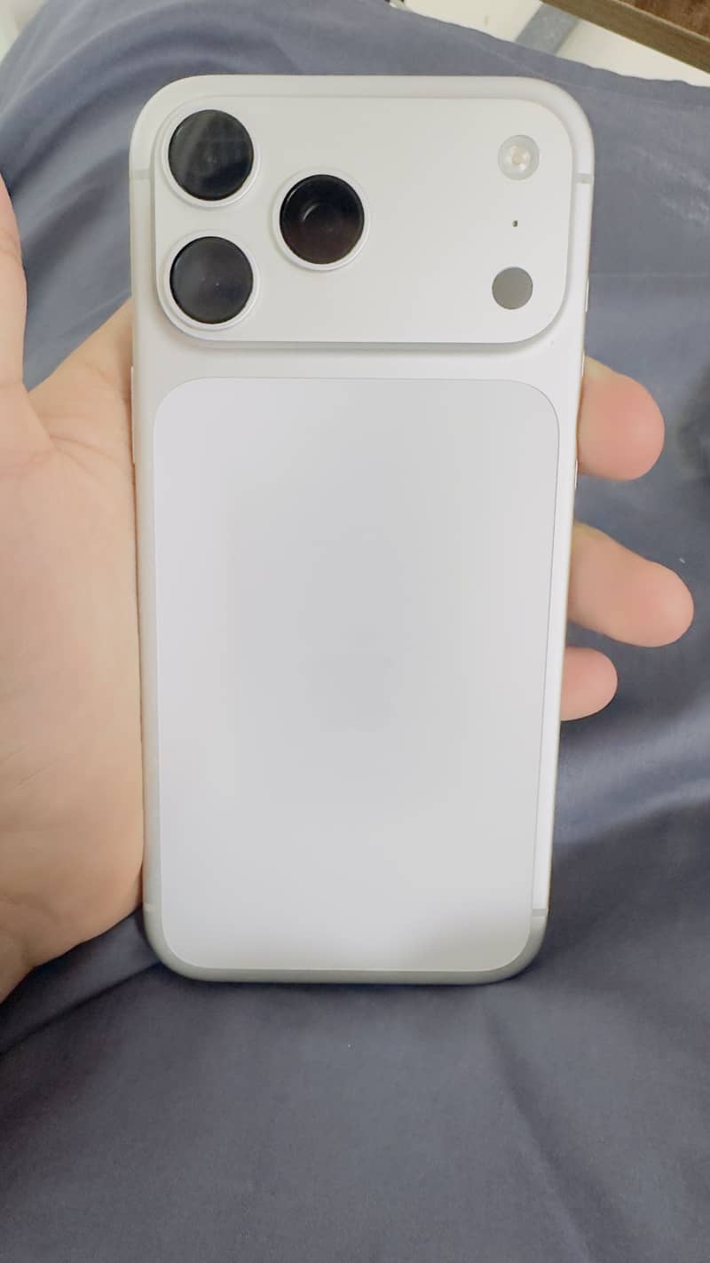 Apple iPhone 17 Pro Max 0