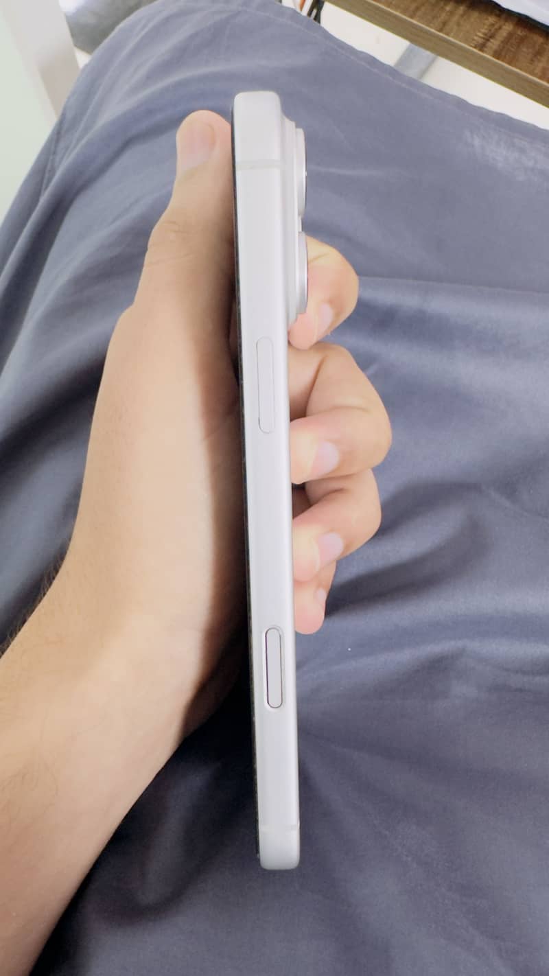 Apple iPhone 17 Pro Max 4