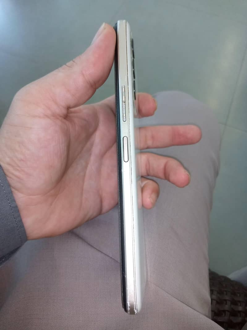 Tecno camon 18t 4