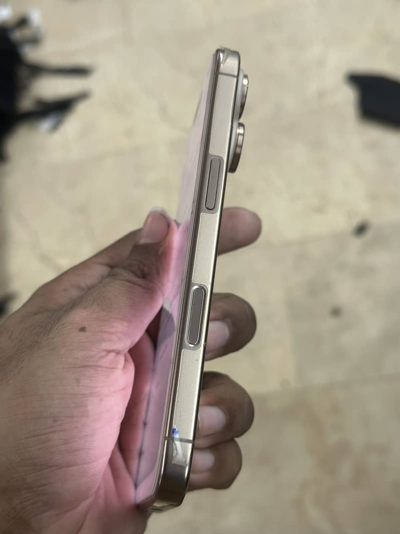 IPhone 16 pro 1