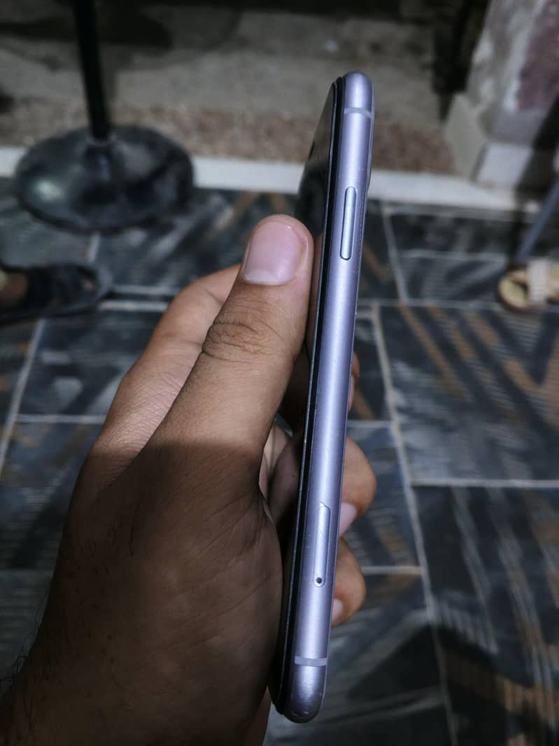Apple iPhone 11 7