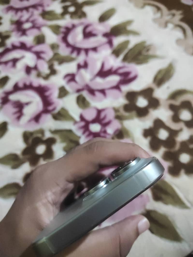 Apple iPhone 16 Pro 4