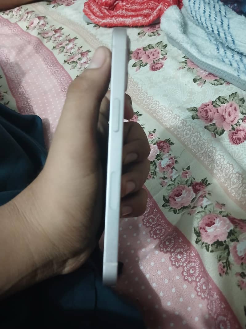 Apple iPhone 13 1