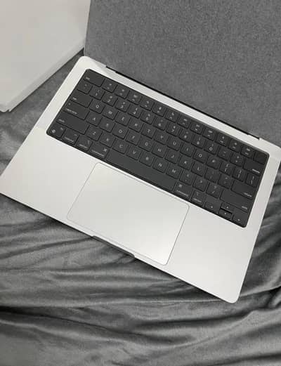 apple Mac book pro m3 max 2tb display 16inxh