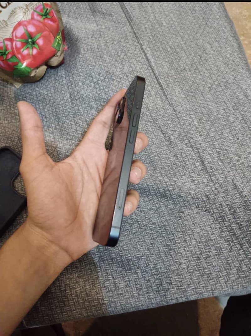 Apple iPhone 13 4