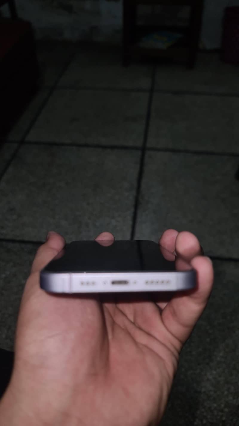 Apple iPhone 14 4