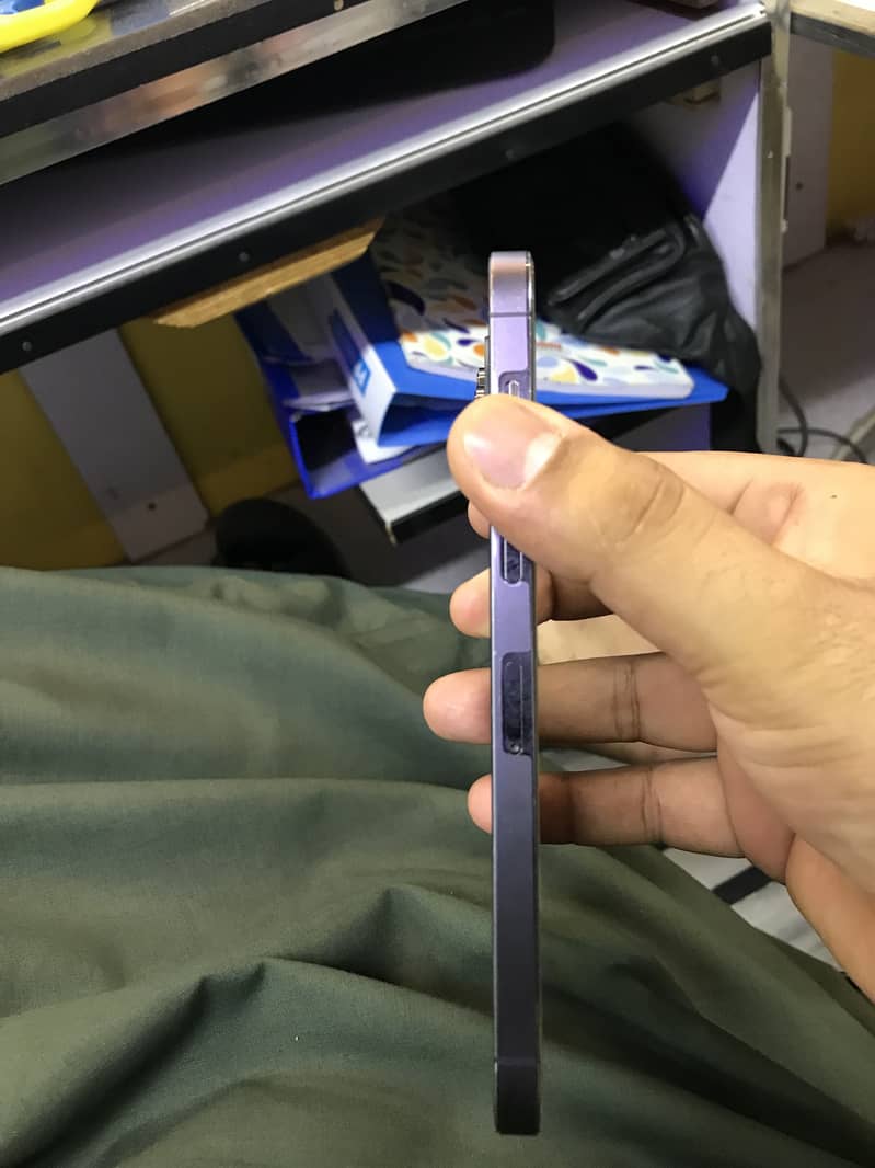Apple iPhone 14 Pro Max 12