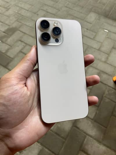 Apple iPhone 16 Pro Max