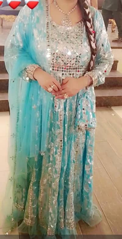 costomize maxi olny one time used 10 by 10 condition look like new