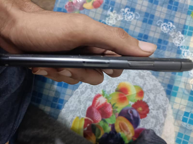Apple iPhone X 4