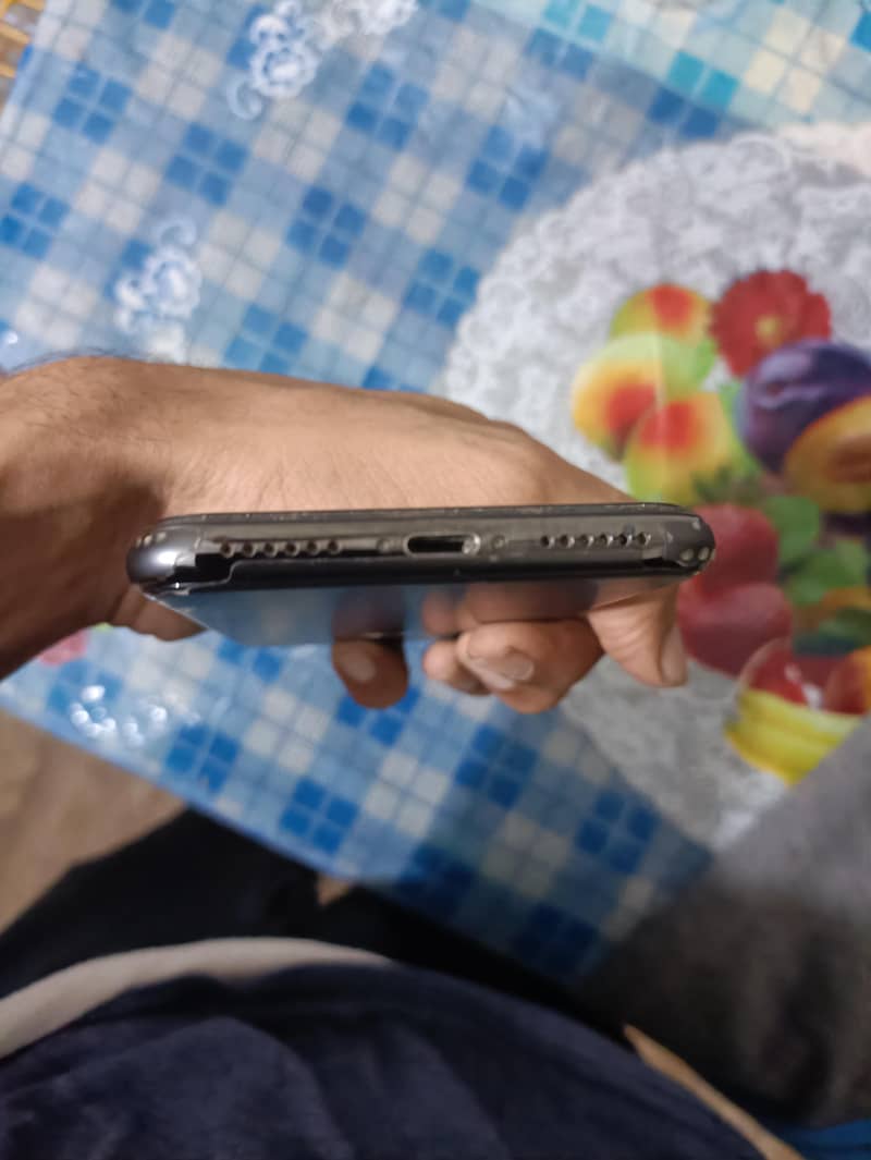 Apple iPhone X 5