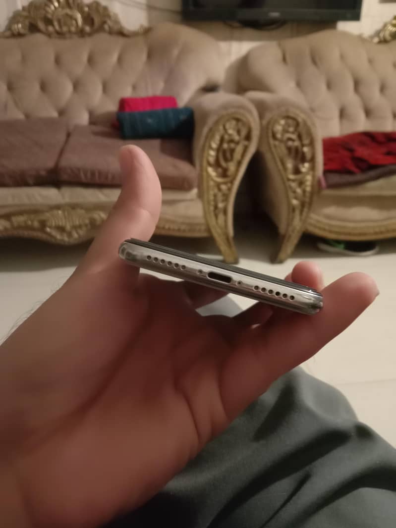 Apple iPhone X 3