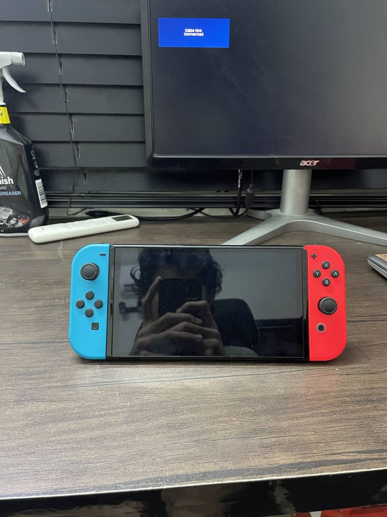 Nintendo Switch Oled in mint condition 3