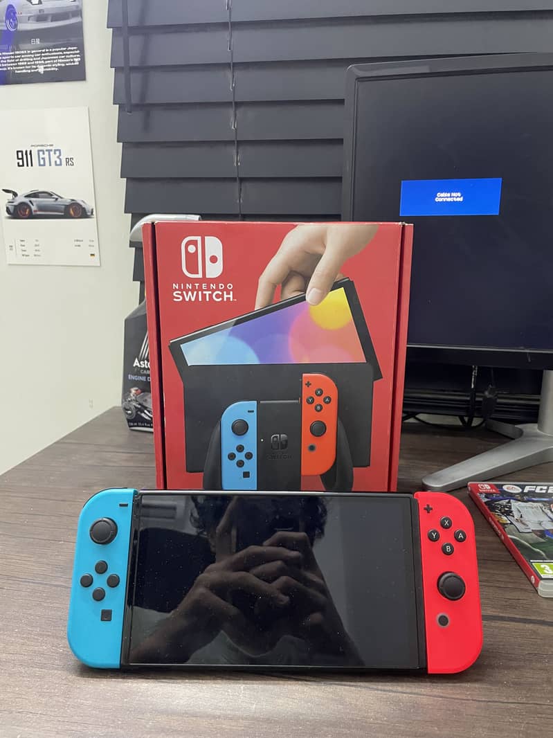 Nintendo Switch Oled in mint condition 4