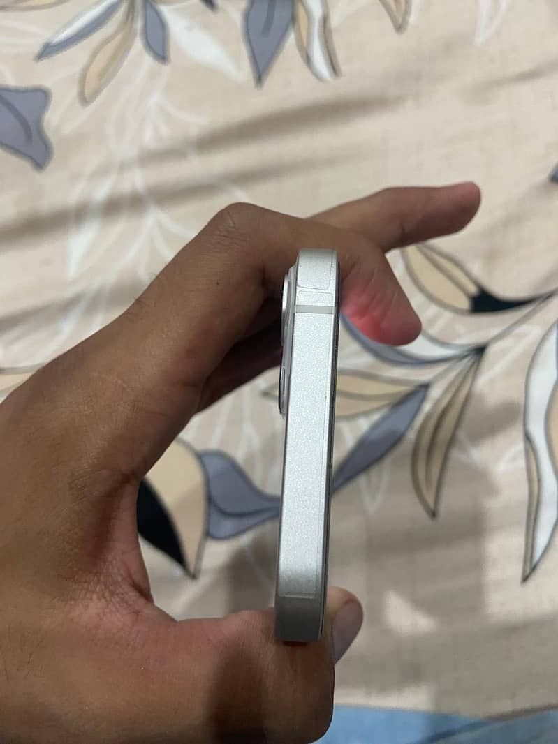 Apple iPhone 13 1