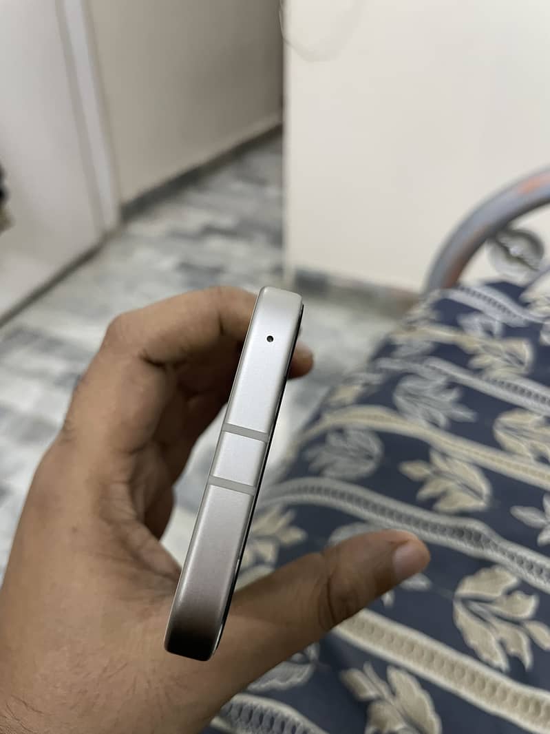 Google Pixel 9A 5