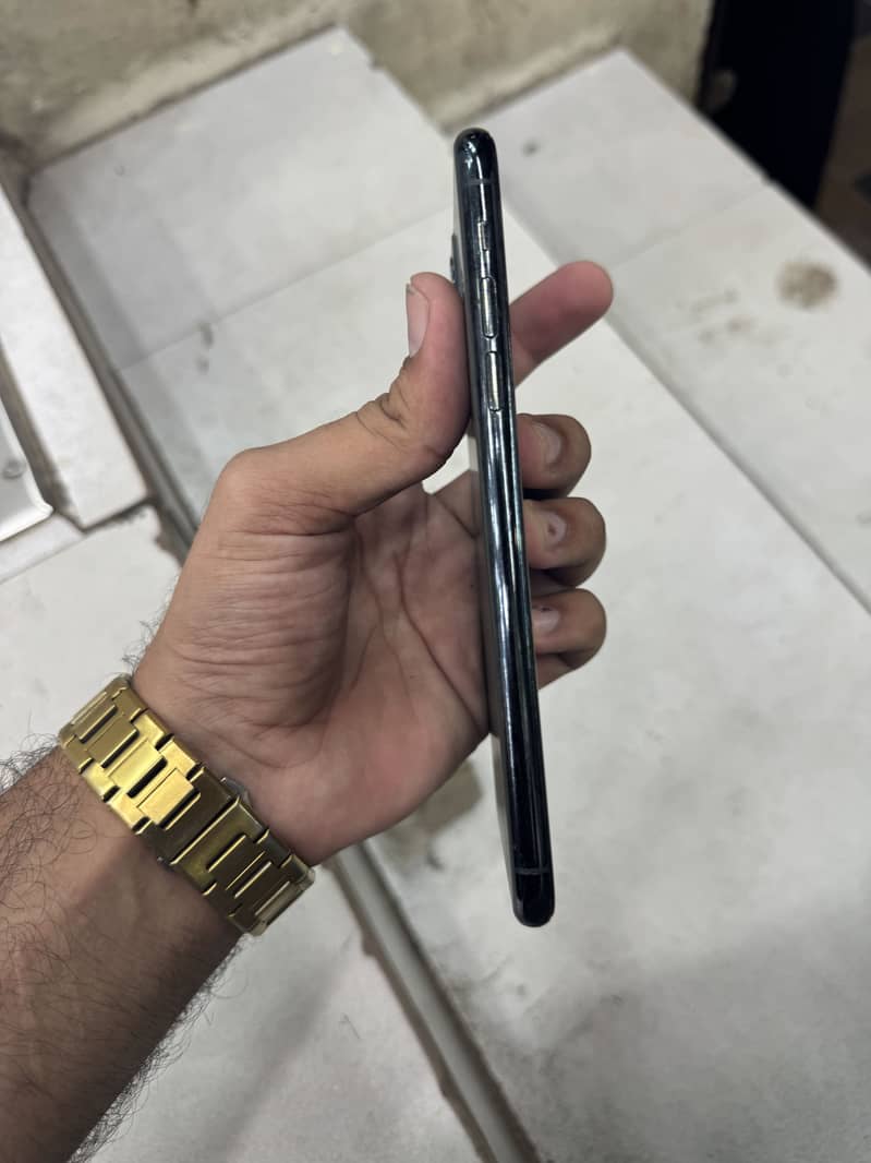 Apple iPhone 11 Pro Max 2