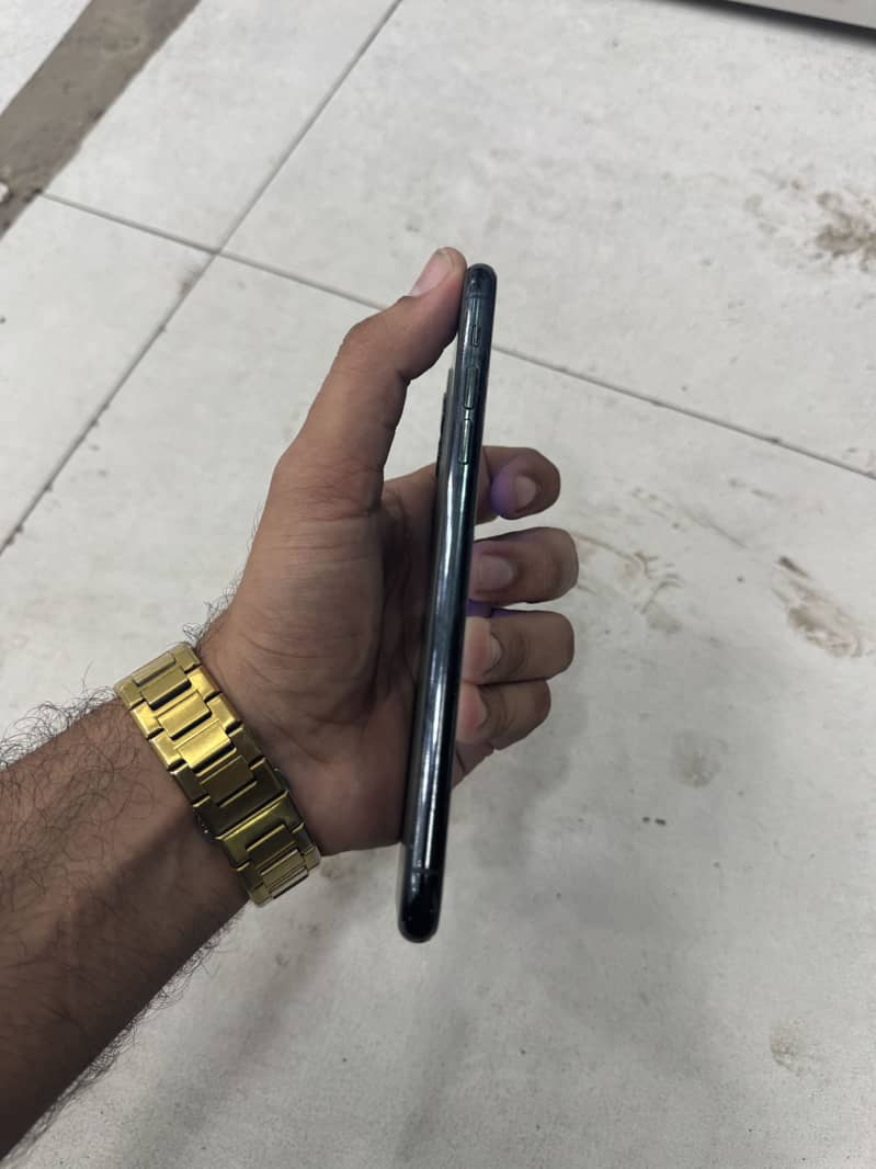 Apple iPhone 11 Pro Max 6