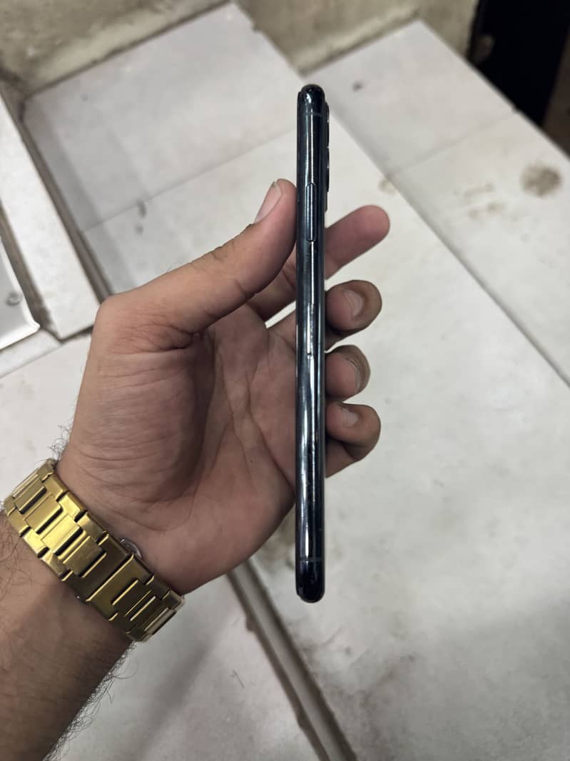 Apple iPhone 11 Pro Max 7