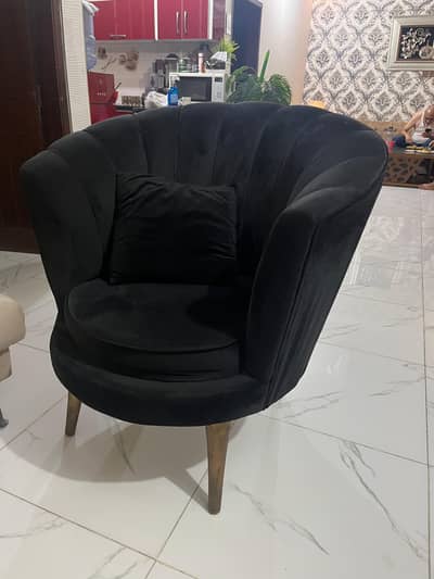 2 very luxury looking sofa along with the table in good condition. .