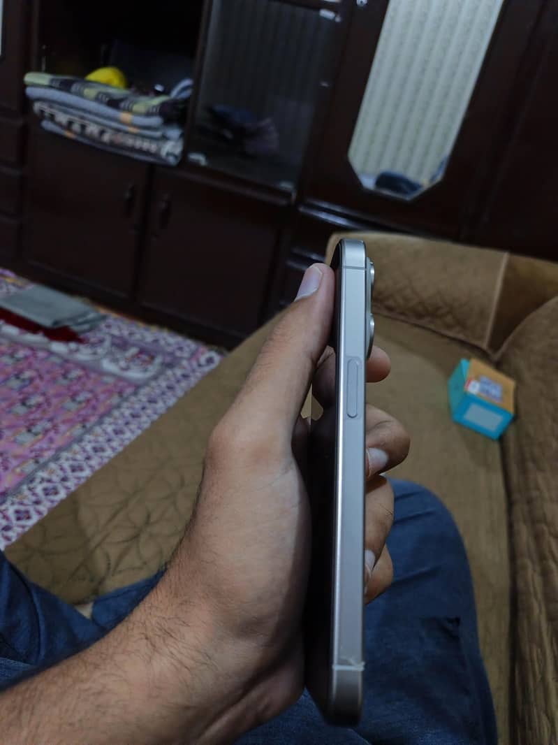 Apple iPhone 15 Pro 2