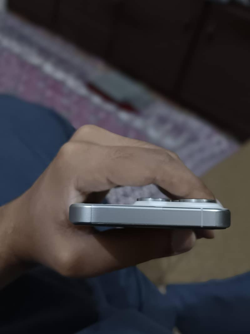 Apple iPhone 15 Pro 3