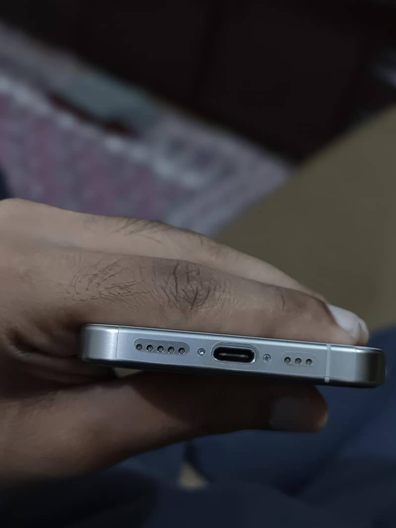 Apple iPhone 15 Pro 4