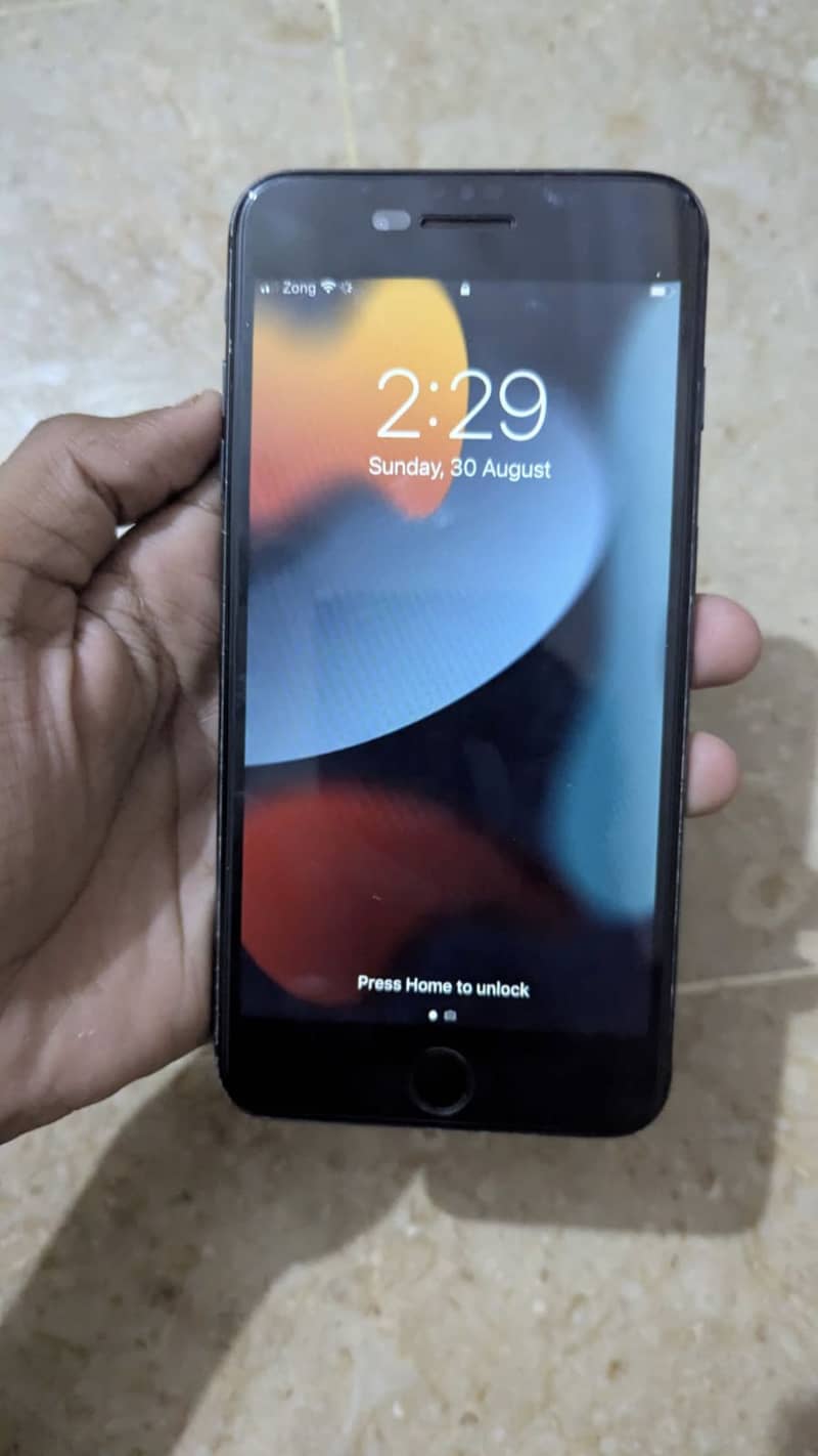 Apple iPhone 7 Plus 0