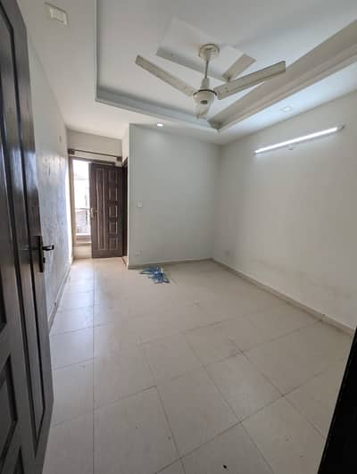 1bed nonfurnish apartment available monthly rent in ISLAMABAD E11 2 medical society