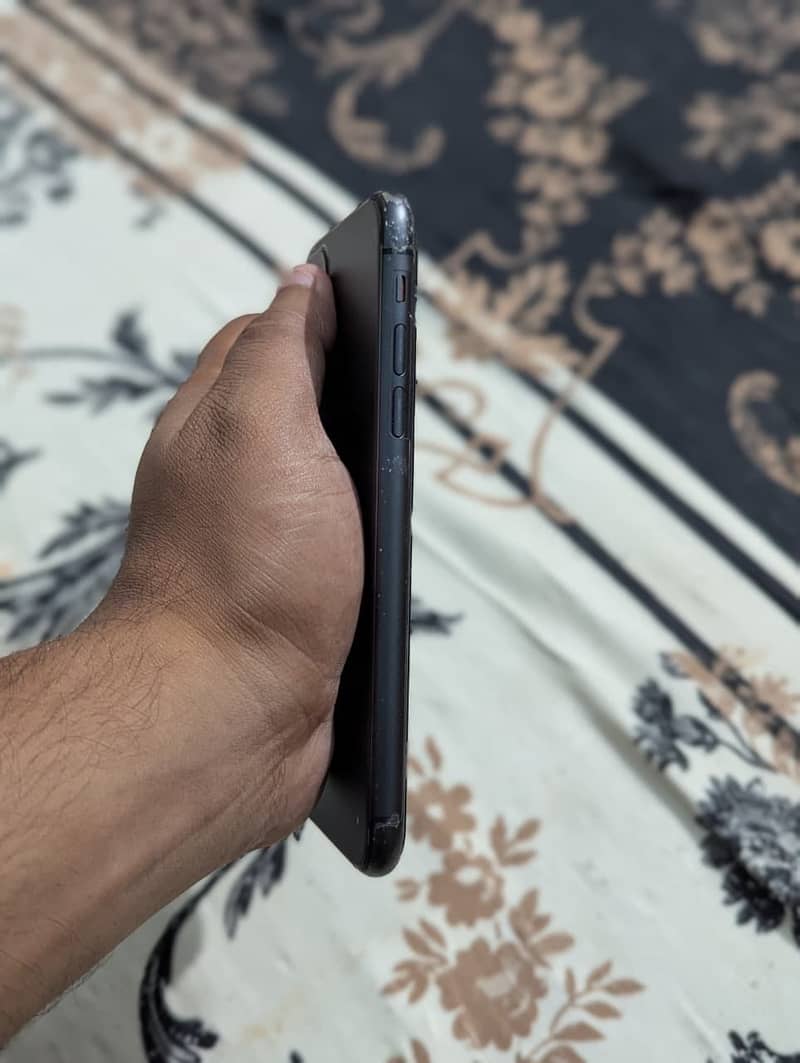 Apple iPhone 11 3