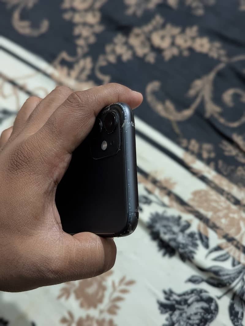 Apple iPhone 11 4