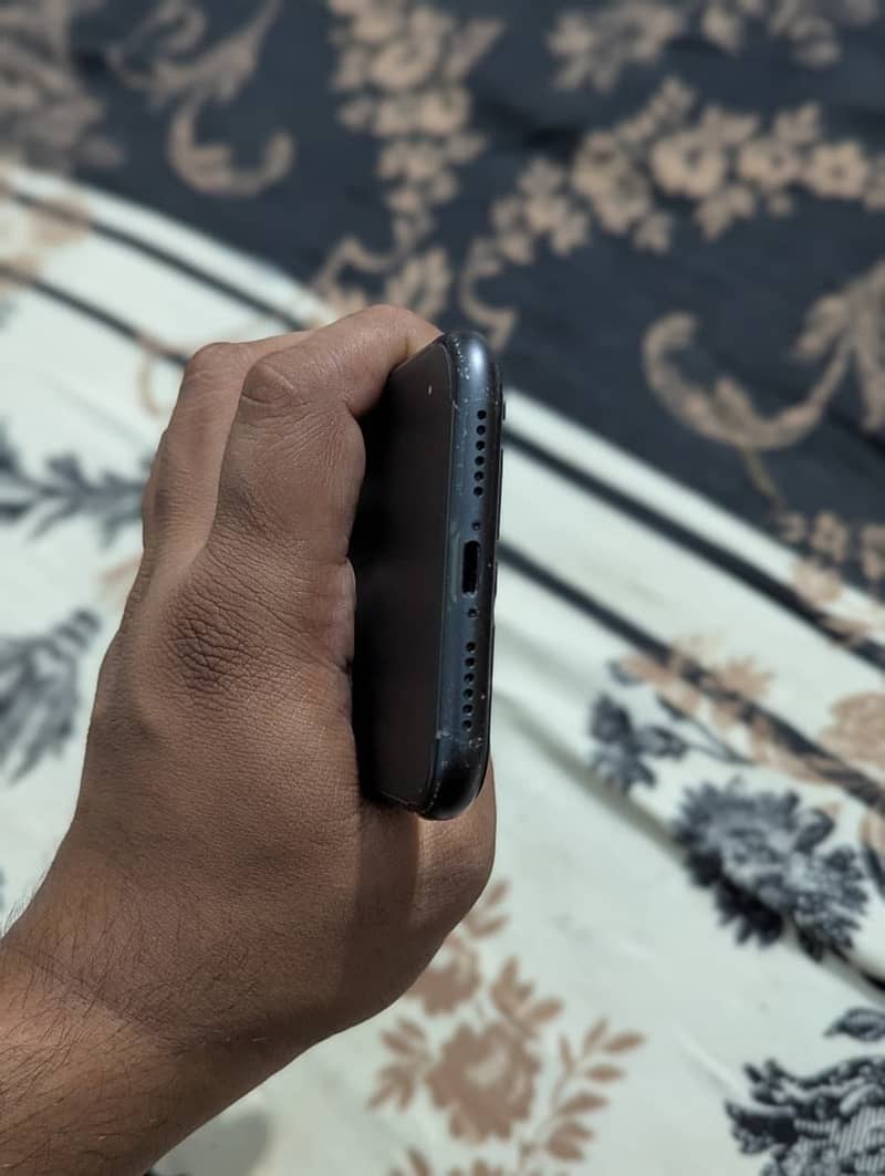 Apple iPhone 11 7