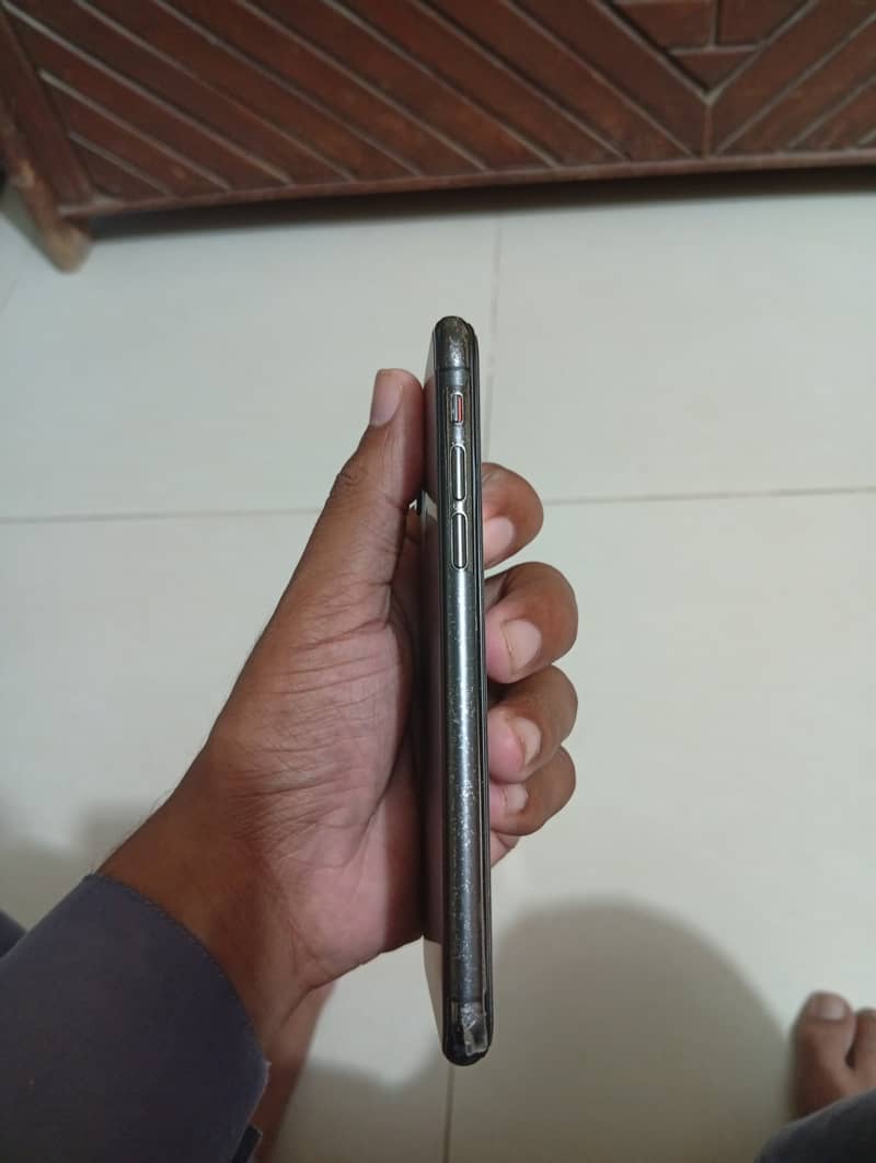 Apple iPhone X 3
