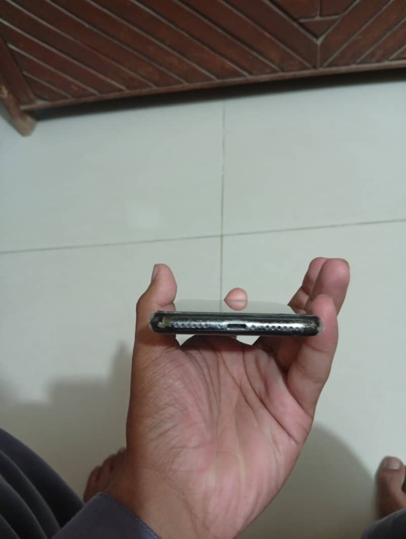 Apple iPhone X 4