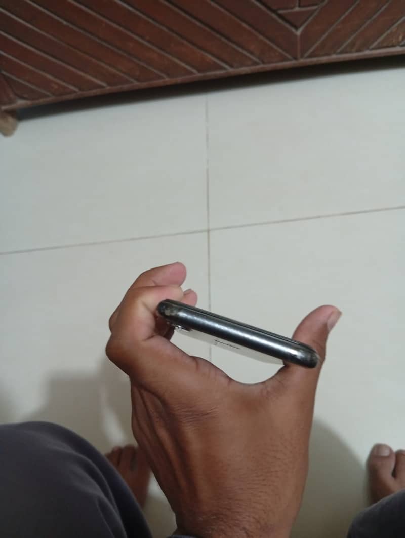 Apple iPhone X 5