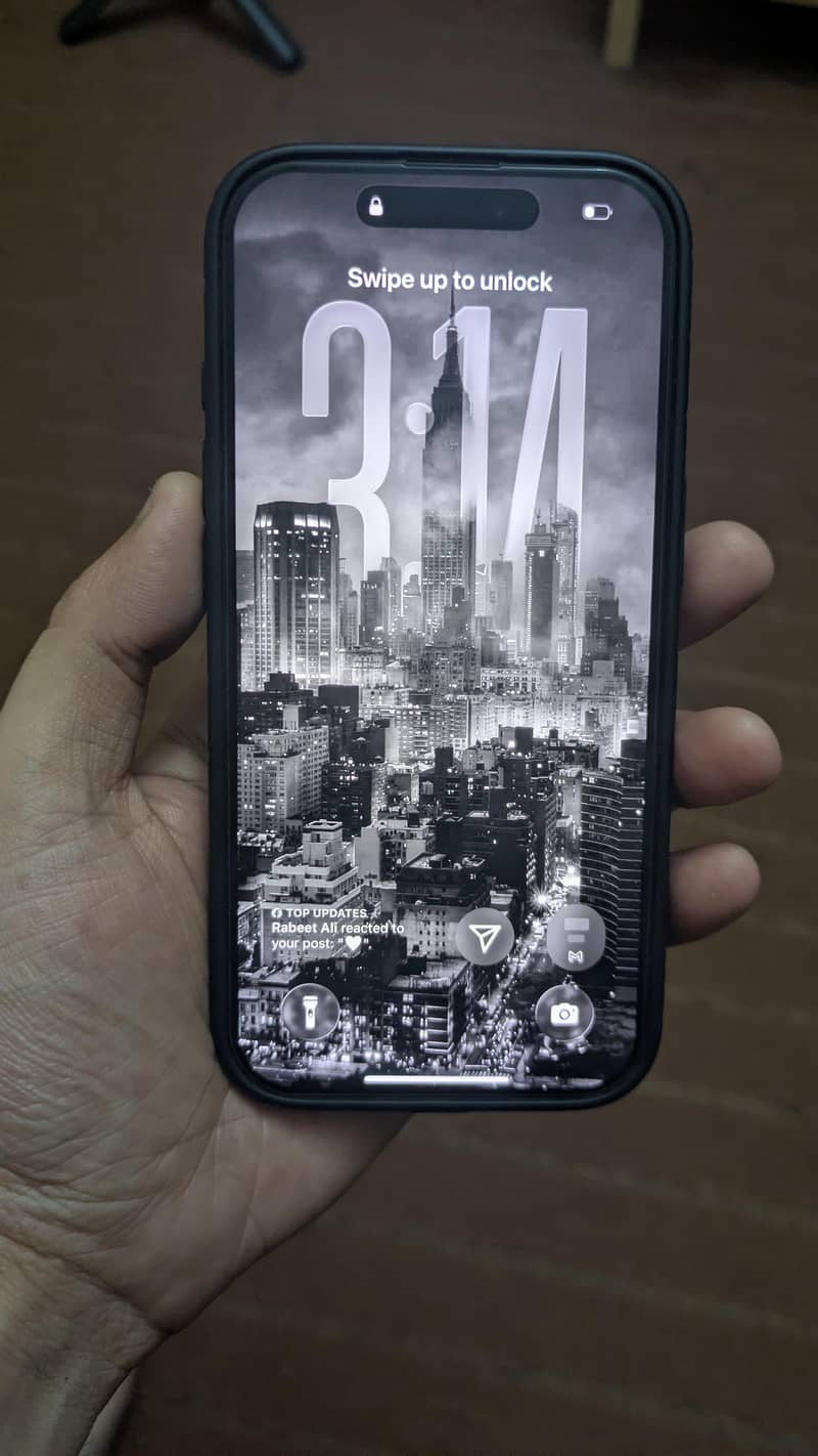 Apple iPhone 16 Pro 3