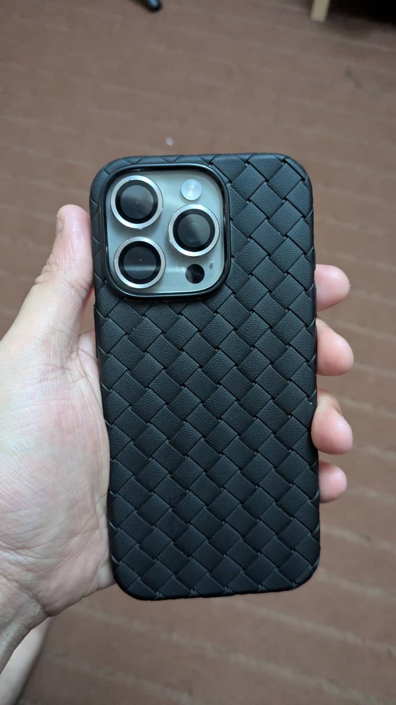 Apple iPhone 16 Pro 4