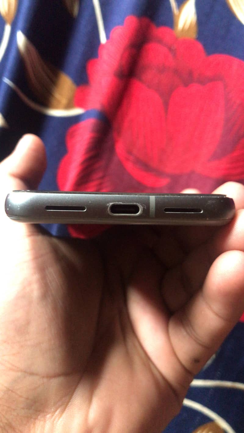 Google Pixel 8 4