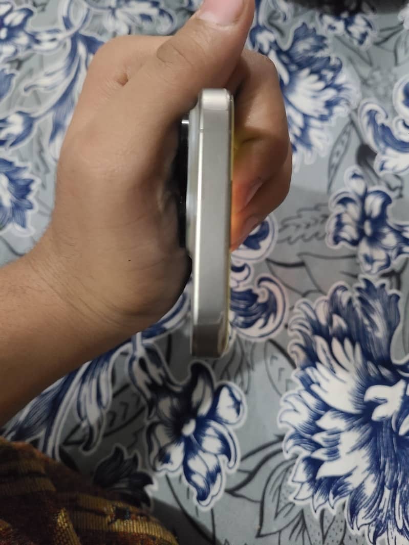 IPHONE 15 PRO JV 5