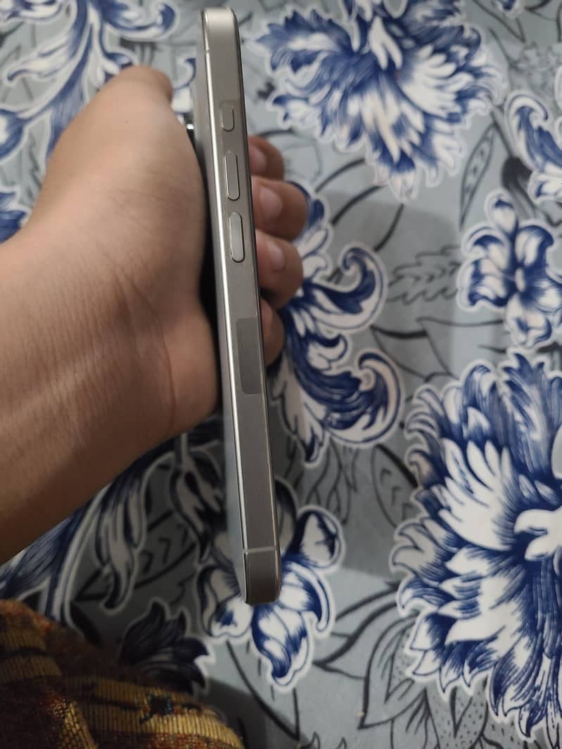 IPHONE 15 PRO JV 6
