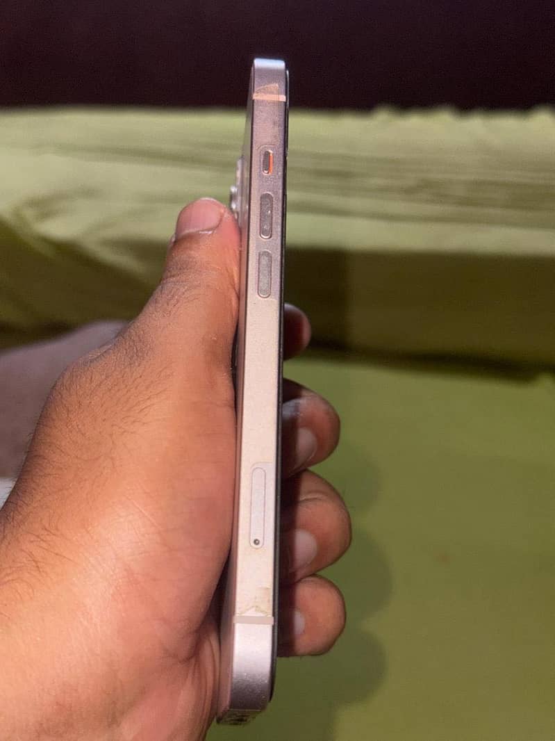 Apple iPhone 13 4