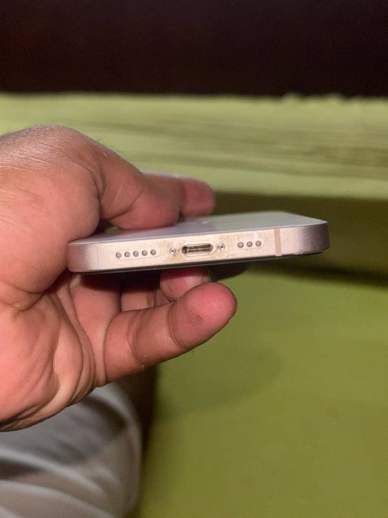 Apple iPhone 13 5