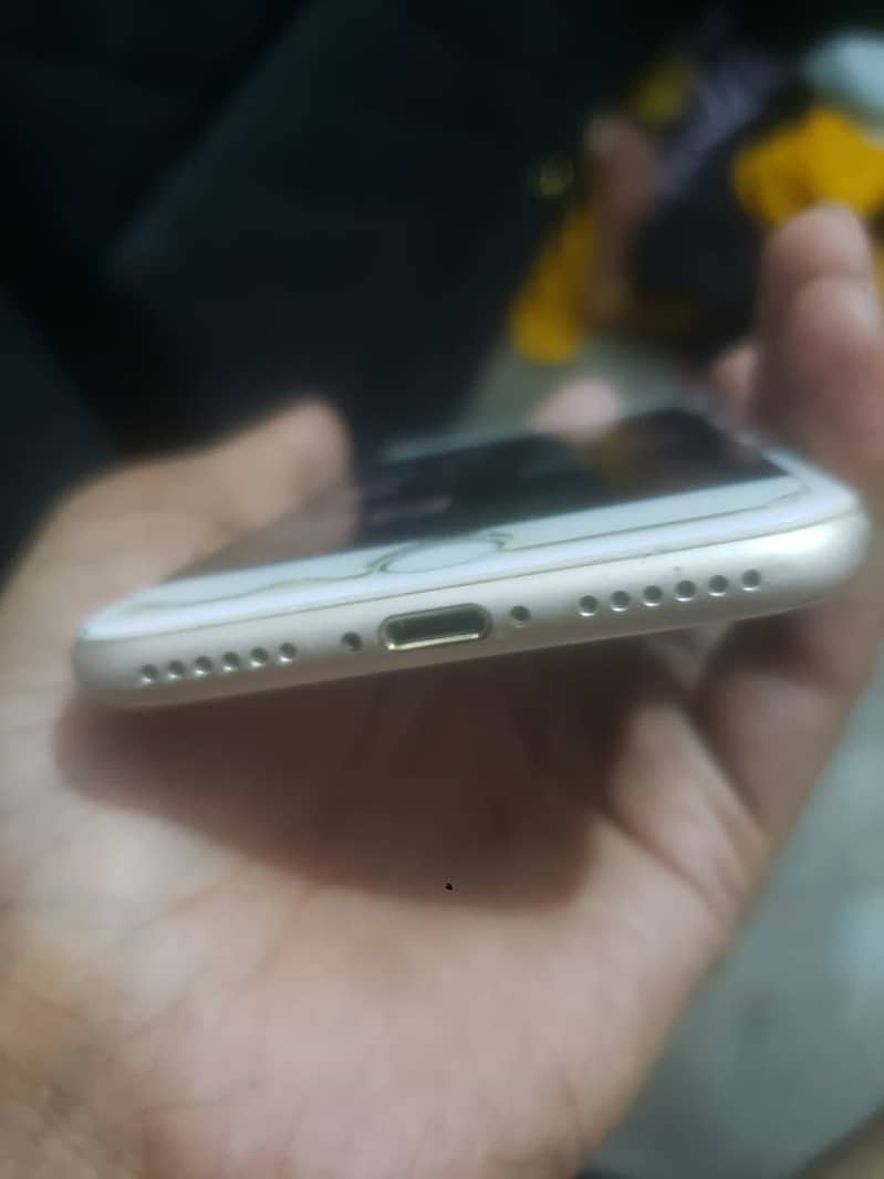 Apple iPhone 7 3