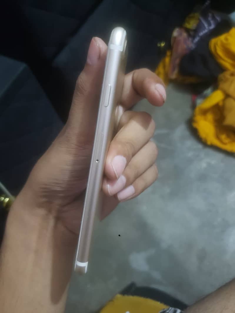 Apple iPhone 7 7