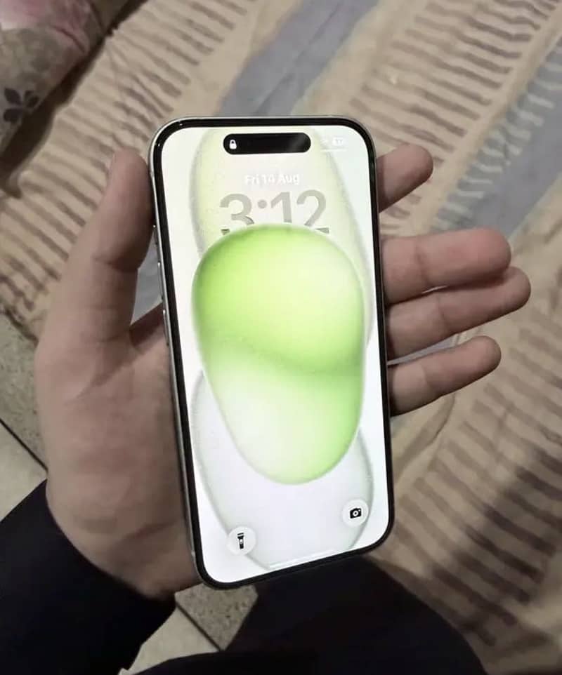 Apple iPhone 15 3