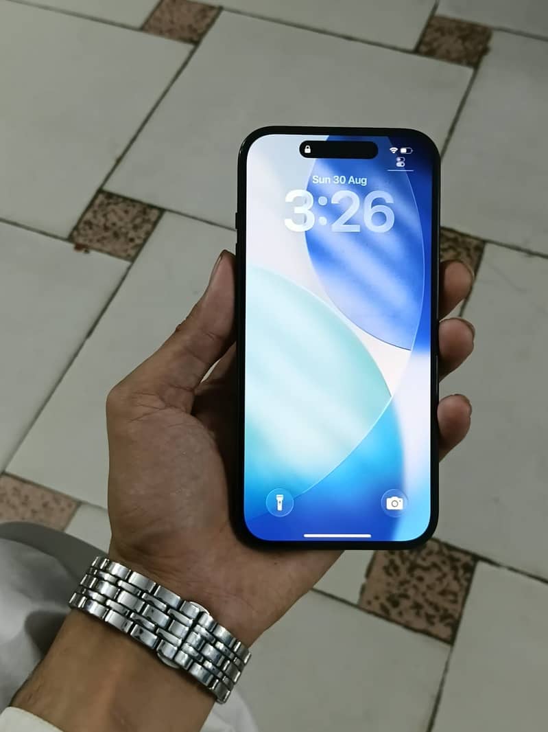 iPhone 15 (With Box) 0