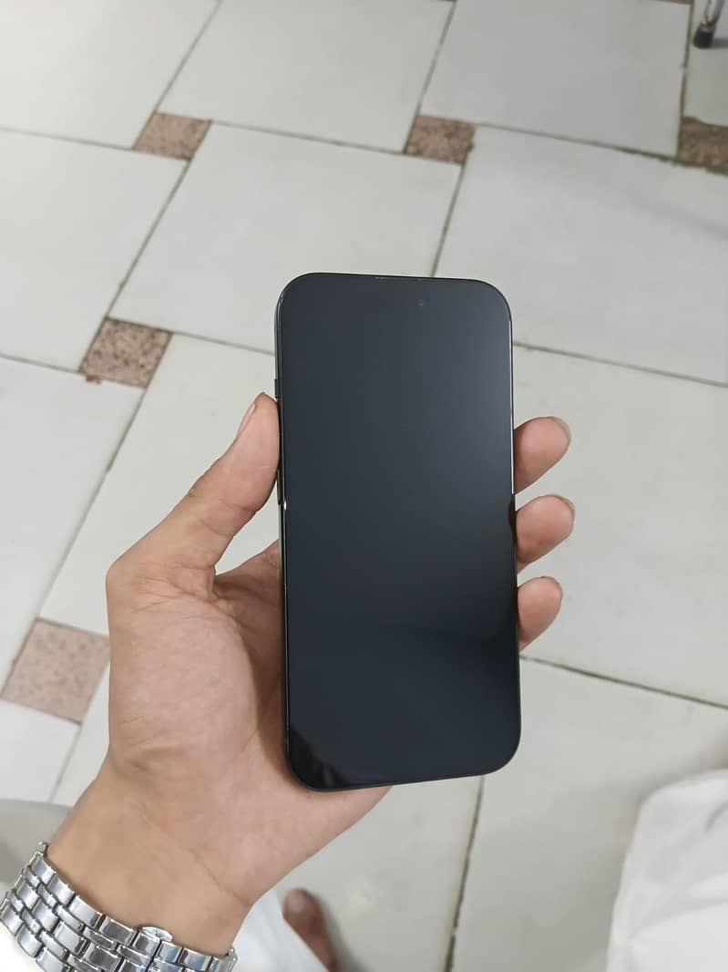iPhone 15 (With Box) 3