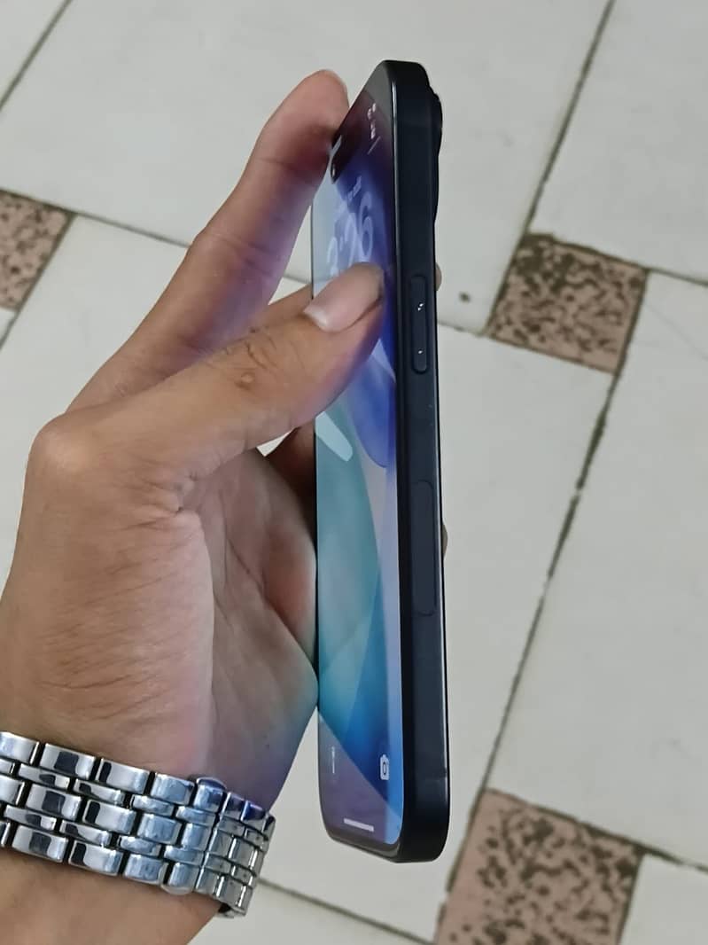 iPhone 15 (With Box) 4