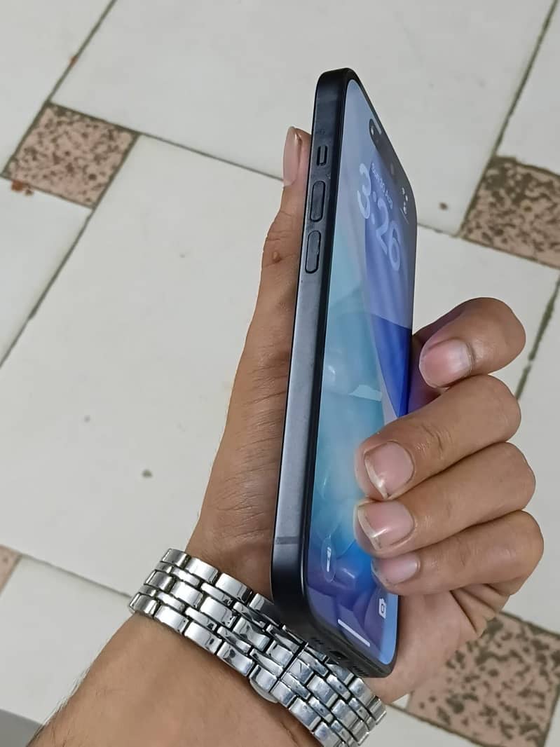 iPhone 15 (With Box) 5